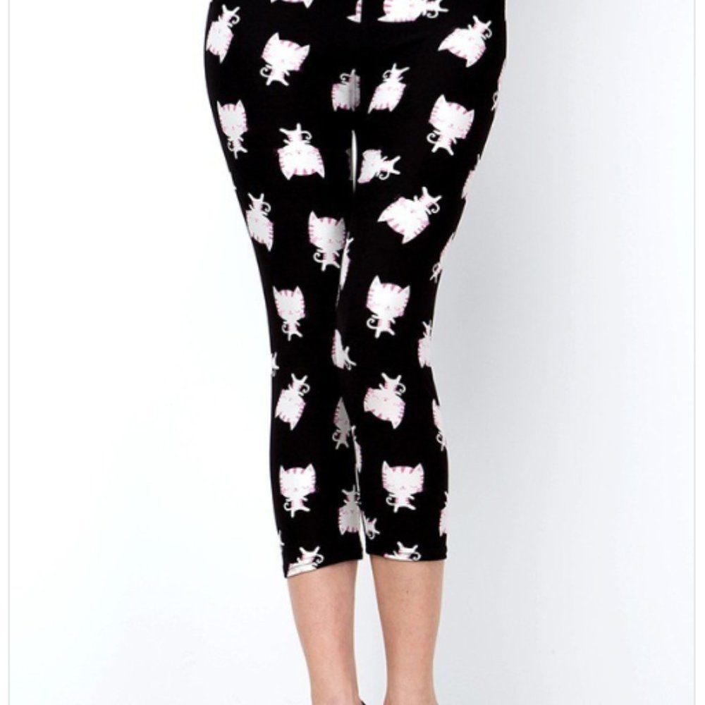 any 3/$25  Lil' Pink Kitty Print Plus Size Capris